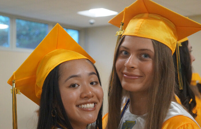 graduation-friends-smiling