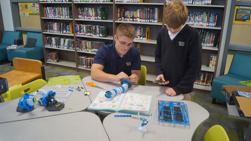 media-center-students collaborating-on-robotics-