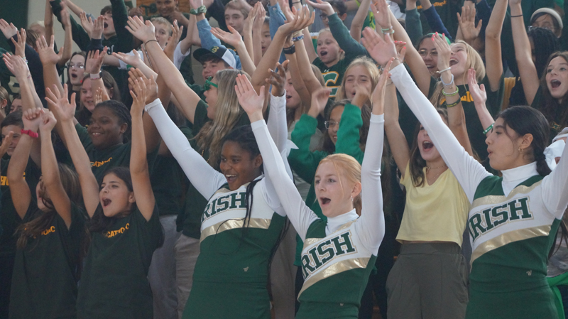 cheerleaders-leading-fans-in-cheers